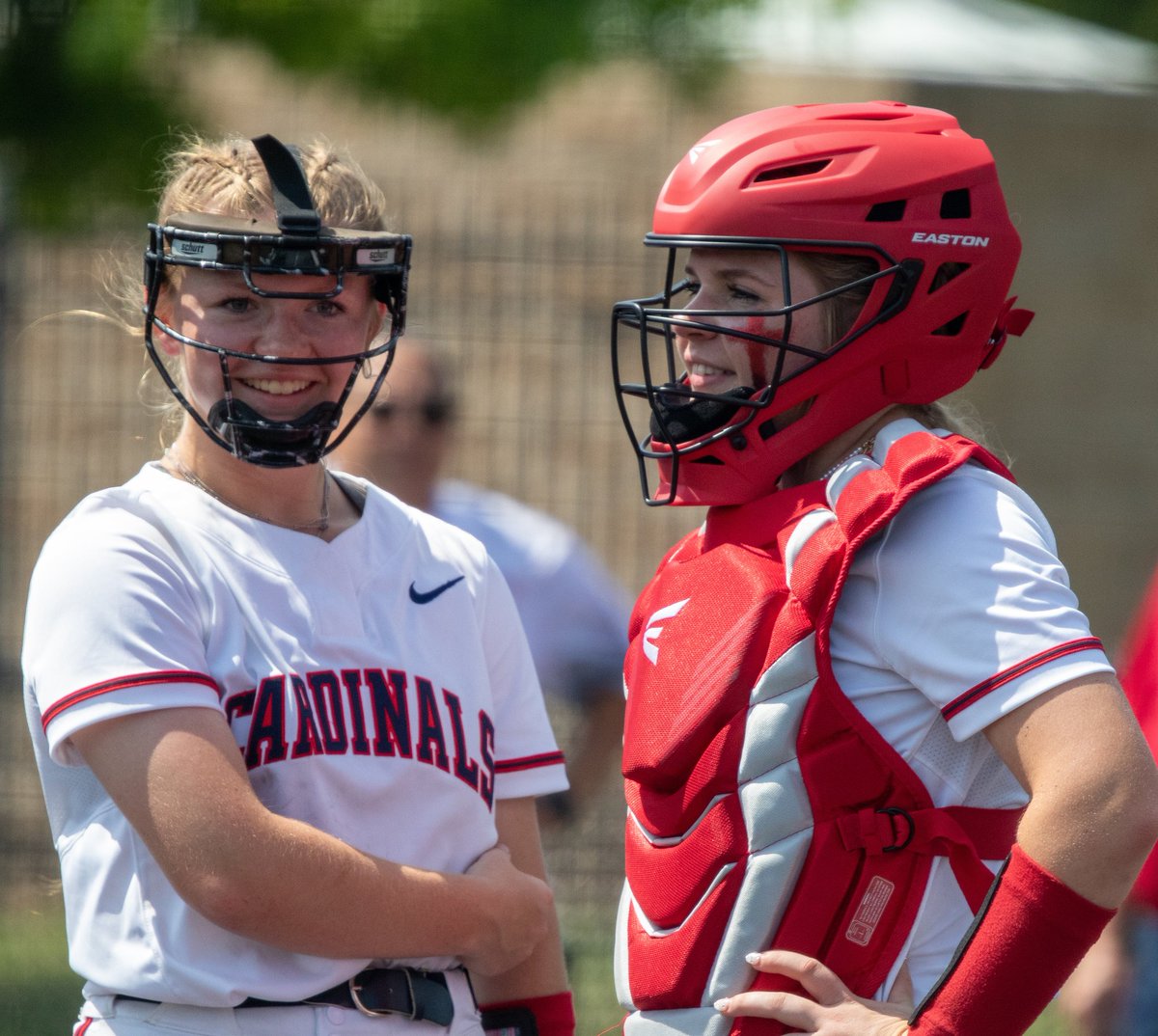 AbbyVanV2025's tweet photo. Keeping it light with @CarlyHolman2025 #batterymates @JPIIHS_Softball @gold2k25 https://t.co/irwKh5tNaQ