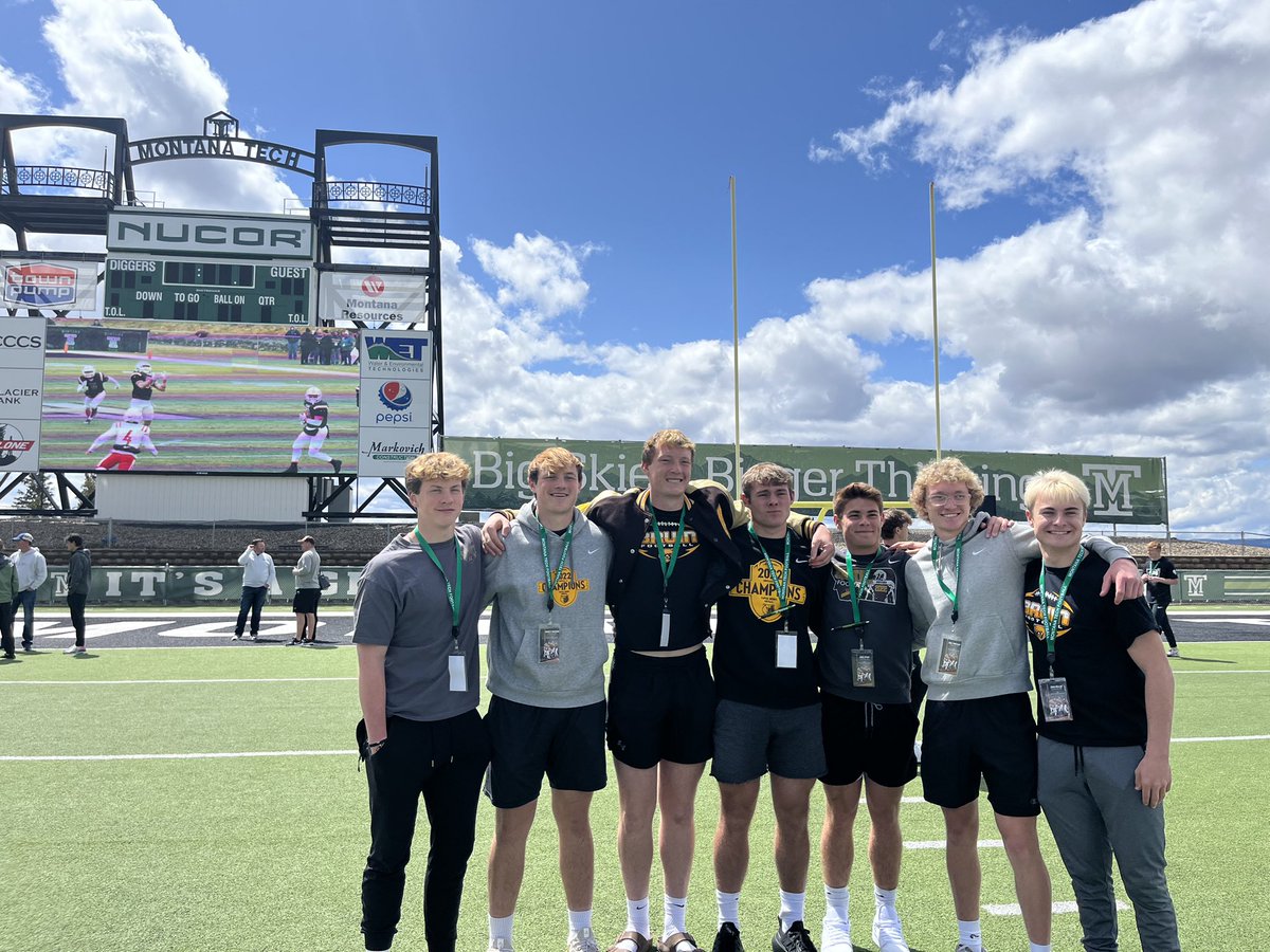 Huge thanks for the opportunity provided to me today <a href="/CoachThatcher/">Dan Thatcher</a> 
<a href="/CoachKyleSamson/">Kyle Samson</a> 
<a href="/FootballBruins/">CHS Football</a>