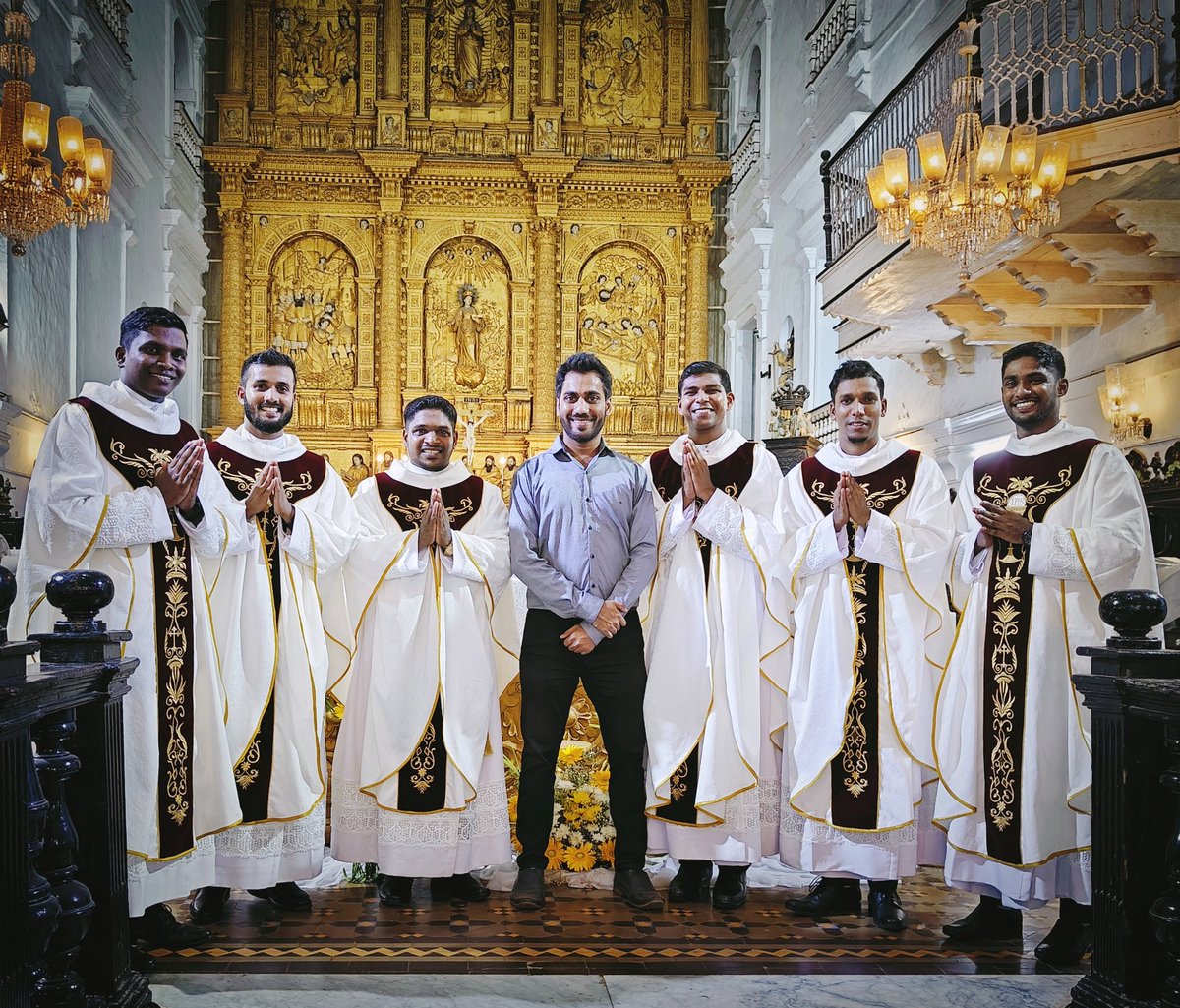 SimoesElton's tweet photo. Congratulations to the newly ordained priests!
Fr. Prinson, Fr. Movin, Fr. Afzal, Fr. Ashliff, Fr. Franky, Fr. Mowin
#Goa #Diocese https://t.co/9y3i2aCnsu