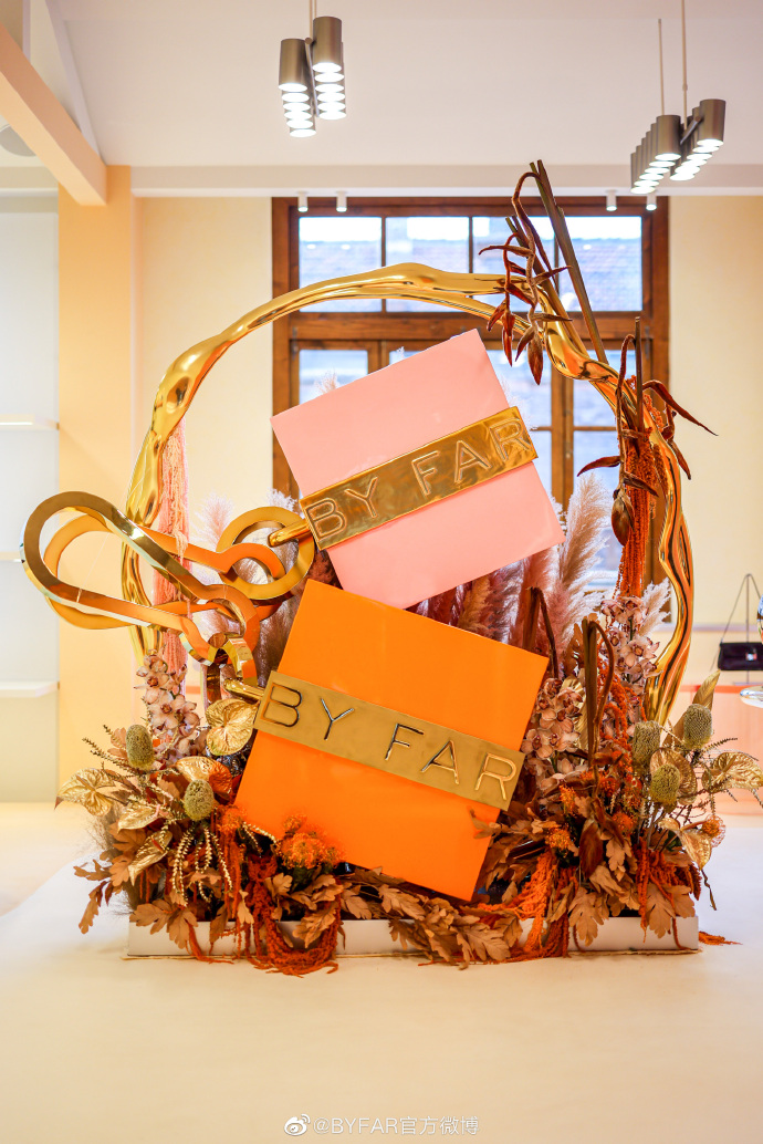 ShLetsMeet's tweet photo. More than 300 brands will release their new products, technologies, services and outlets during the month-long 2023 Shanghai Global New Products Debut Season, as part of the city's annual #DoubleFive Shopping Festival🛍. 

Leading brands such as #SCHAFFRATH from #Germany, Yibao Jewelry, #ByFar from #Bulgaria and #UNIQLO will be part of the booming #DebutEconomy.
#shopping