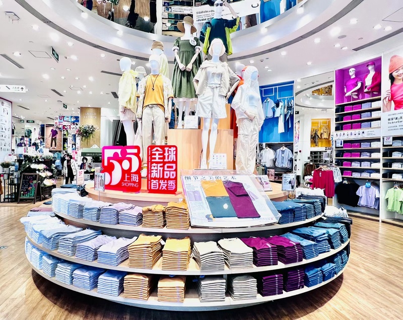 ShLetsMeet's tweet photo. More than 300 brands will release their new products, technologies, services and outlets during the month-long 2023 Shanghai Global New Products Debut Season, as part of the city's annual #DoubleFive Shopping Festival🛍. 

Leading brands such as #SCHAFFRATH from #Germany, Yibao Jewelry, #ByFar from #Bulgaria and #UNIQLO will be part of the booming #DebutEconomy.
#shopping