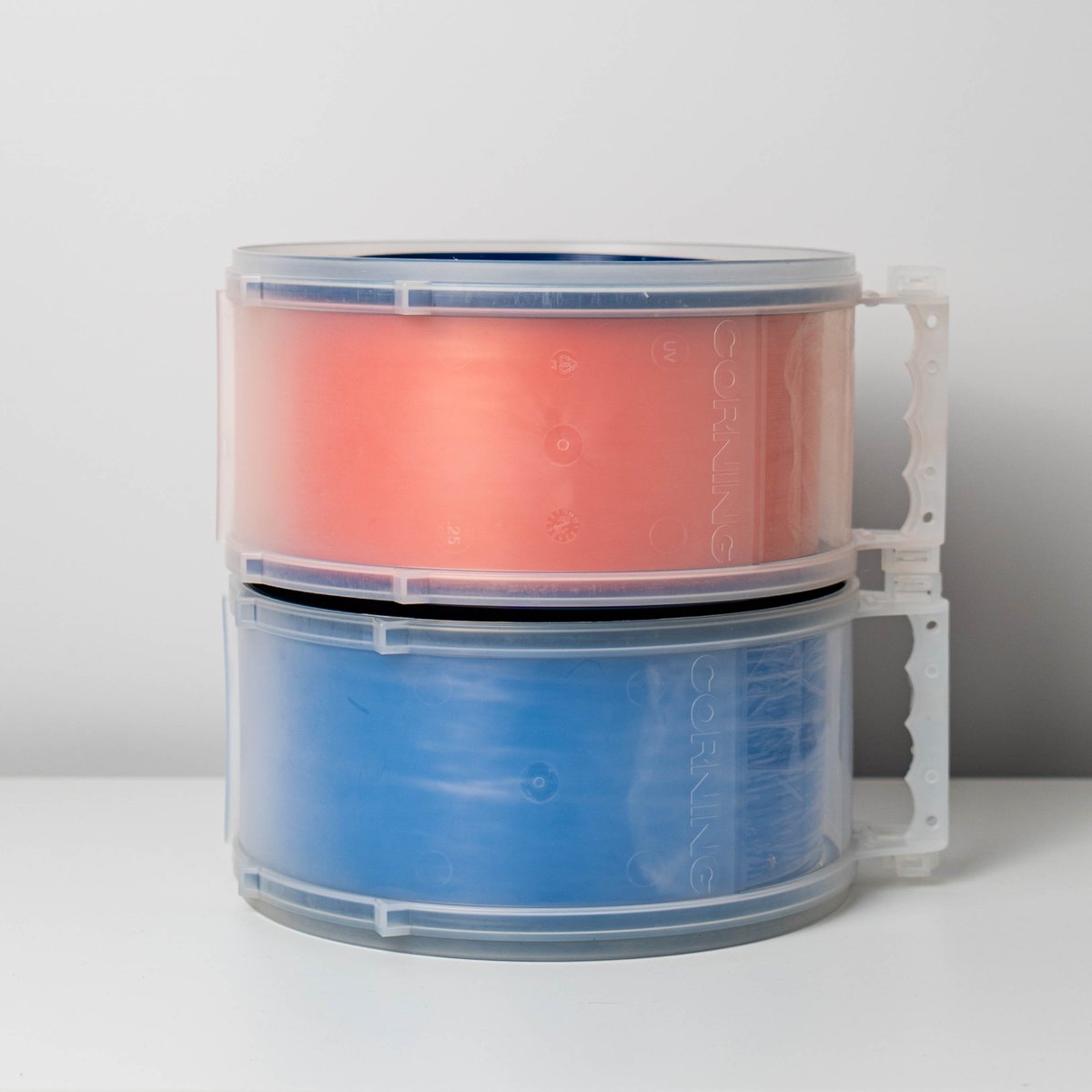 owcable's tweet image. ONE WORLD G.652D Optical Fiber has low attenuation and dispersion characteristics, allowing for high-speed data transmission over long distances.
We provide tinted G.652D optical fiber, contact us for more information!😆
#opticalfiber #telecomnetwork #highspeeddata #owcable