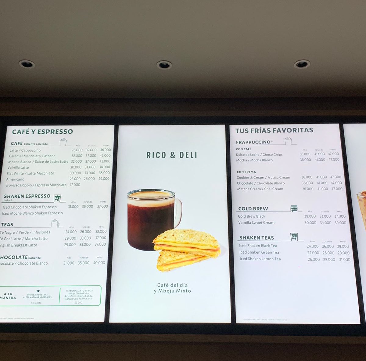 hernanvam's tweet photo. Starbucks acostumbra a ofrecer algo típico del país donde está. Acá sería un Mbeju Mixto. Menú posible desde mañana: https://t.co/VFvO7k6iLM