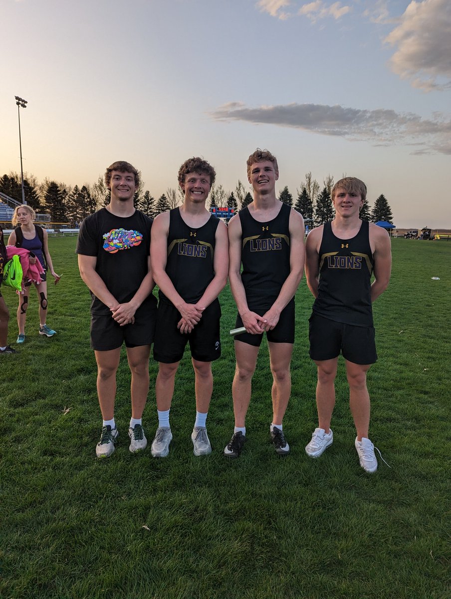 ebenator's tweet photo. Congrats to this group of guys for setting the school and the Siouxland Conference record in the 4x100! https://t.co/hcg5KQlGyB