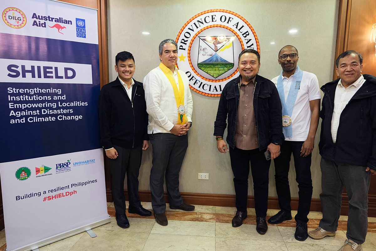 UNDPPH's tweet photo. UNDP Philippines, through the support of @AusAmbPH, officially inked a strategic partnership with the ๐๐ซ๐จ๐ฏ๐ข๐ง๐๐ข๐๐ฅ ๐๐จ๐ฏ๐๐ซ๐ง๐ฆ๐๐ง๐ญ ๐จ๐ ๐๐ฅ๐๐๐ฒ for #SHIELDph, which is designed to accelerate #resiliencebuilding efforts at the local level. https://t.co/PxtyzC0LuW