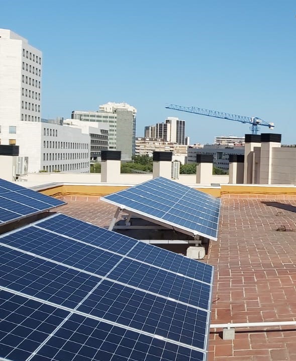 bcn_ajuntament's tweet photo. 🔆 Coneixes la iniciativa #MomentSolar Barcelona?
✅ 3.000 consultes.
📄 Elaboració i retorn d’estudis per a la instal·lació de plaques solars a unes 470 comunitats.
ℹ️ https://t.co/inrElXE18c https://t.co/Jlm79y5V6C