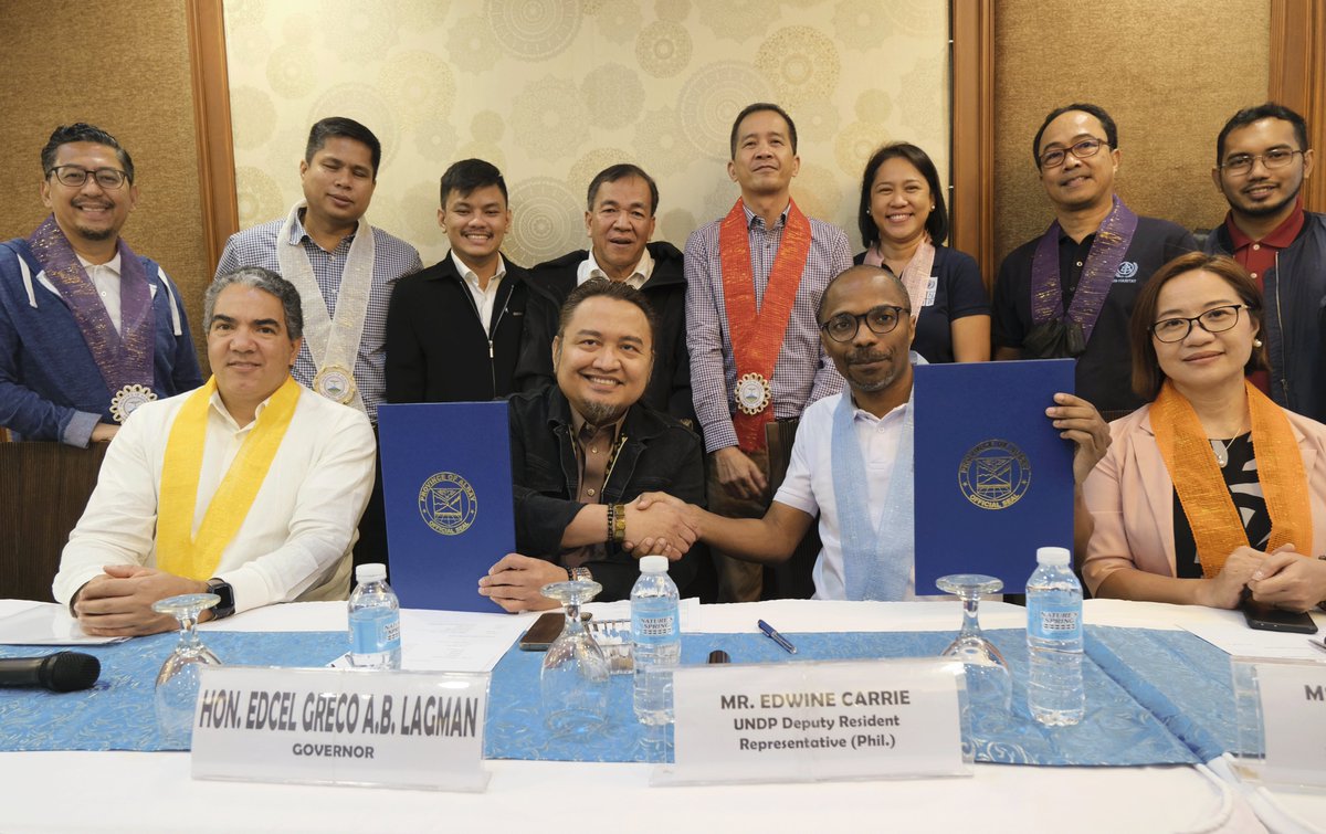 UNDPPH's tweet photo. [𝐋𝐎𝐎𝐊] @AusAmbPH-supported #SHIELDph is collaborating with the province of ALBAY in 𝗯𝘂𝗶𝗹𝗱𝗶𝗻𝗴 𝗹𝗼𝗰𝗮𝗹 𝗿𝗲𝘀𝗶𝗹𝗶𝗲𝗻𝗰𝗲 💪🏼 to disasters and climate change 🌊⛈️

READ MORE 🔗 https://t.co/G9CRSk5w1P https://t.co/J66BpxwUR5