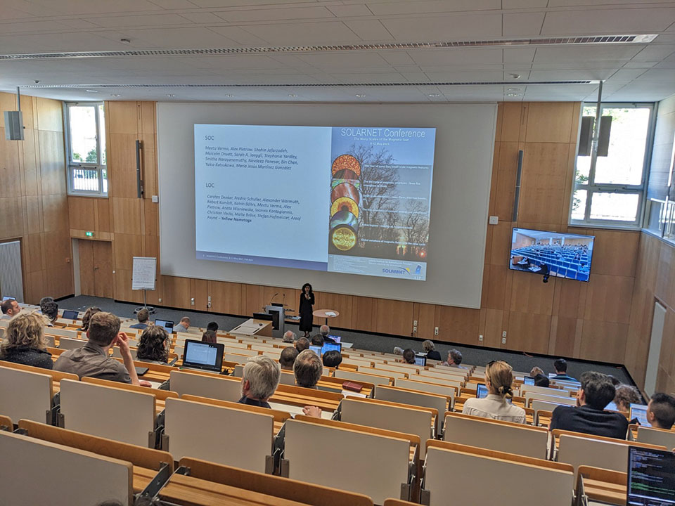 livrev_lrsp's tweet image. Impressions from Day 1 at the  #SOLARNET Conference "The Many Scales of the Magnetic Sun" in Potsdam (meetings.aip.de/event/24/)