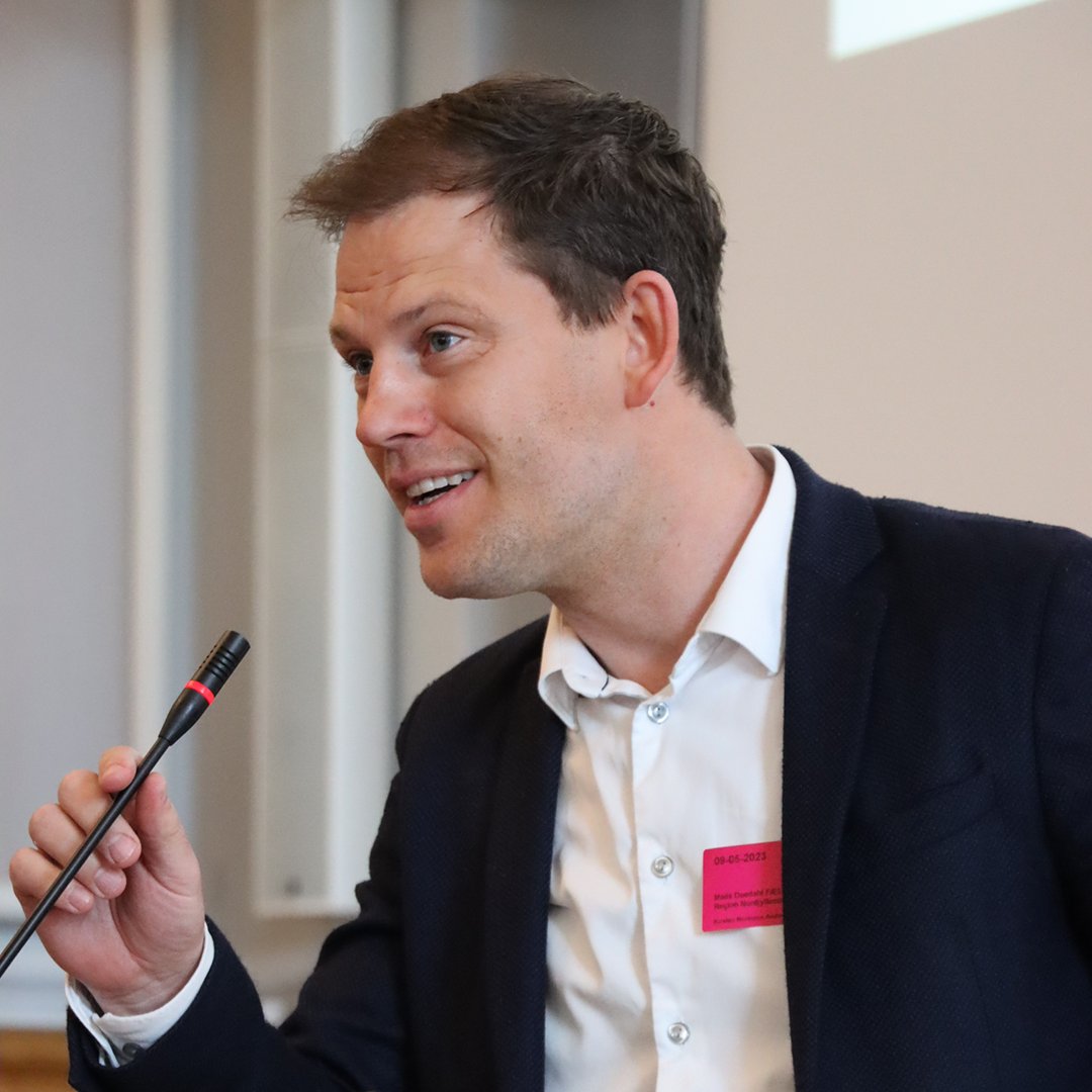 Danske Regioner (@regionerne) on Twitter photo GRØNNE HOSPITALER: "Det vil nok overraske nogen, at den største del af regionernes CO2-udledning - 84% - kommer fra indkøb af varer og tjenesteydelser", sagde Danske Regioners næstformand <a href="/mads_duedahl/">Mads Duedahl</a> på konferencen Grønne Hospitaler på Christiansborg
#sundpol #dkpol #dkgreen GRØNNE HOSPITALER: "Det vil nok overraske nogen, at den største del af regionernes CO2-udledning - 84% - kommer fra indkøb af varer og tjenesteydelser", sagde Danske Regioners næstformand <a href="/mads_duedahl/">Mads Duedahl</a> på konferencen Grønne Hospitaler på Christiansborg
#sundpol #dkpol #dkgreen