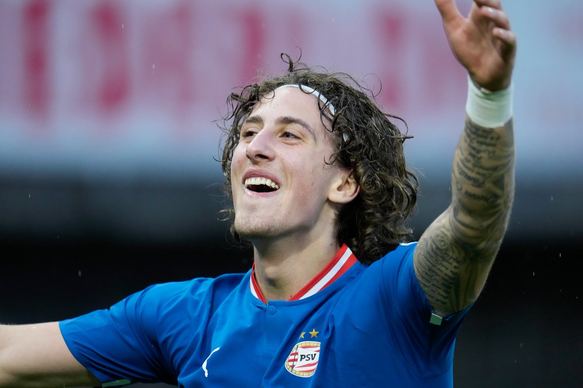 "PSV moet ver gaan om Fábio Silva te behouden, hij is als een vis in het water in Eindhoven"

S04E36: De Vis Heeft Een Nieuwe Kop

Spotify: bit.ly/3HQ599H
Apple Podcasts: bit.ly/3NRhYEA