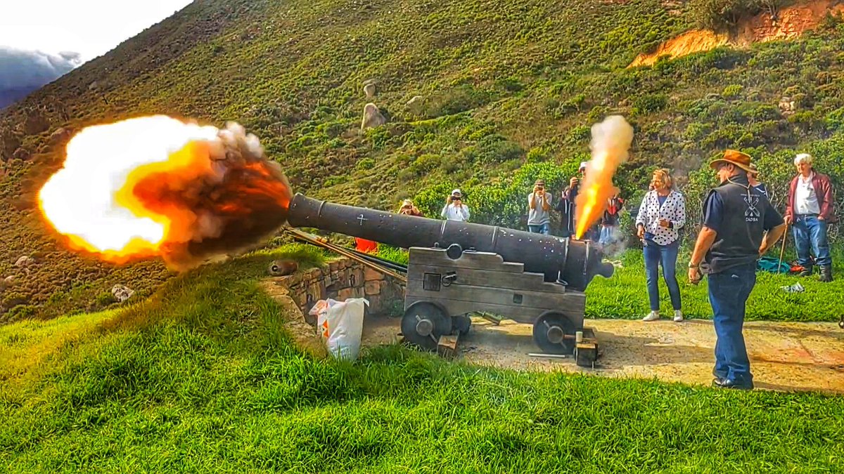 van1976's tweet photo. @ChapmansPeakSA cannon firing at the east fort. https://t.co/H8AY93itIW