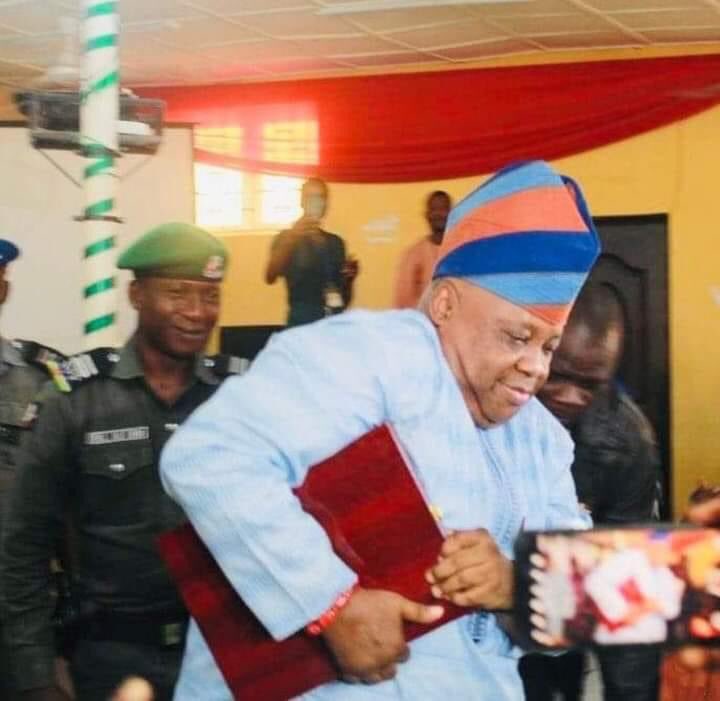 O_basslet's tweet photo. Governor Adeleke defending Osun people’s mandate passionately. 

First four unshakable years. 

Victory is assured 👌 https://t.co/WkOVfG5CIh