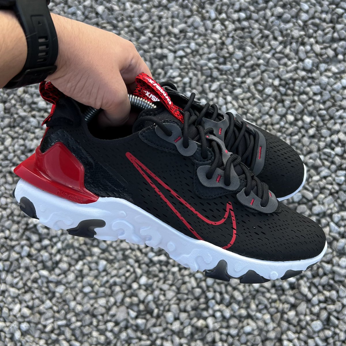 react vision black red