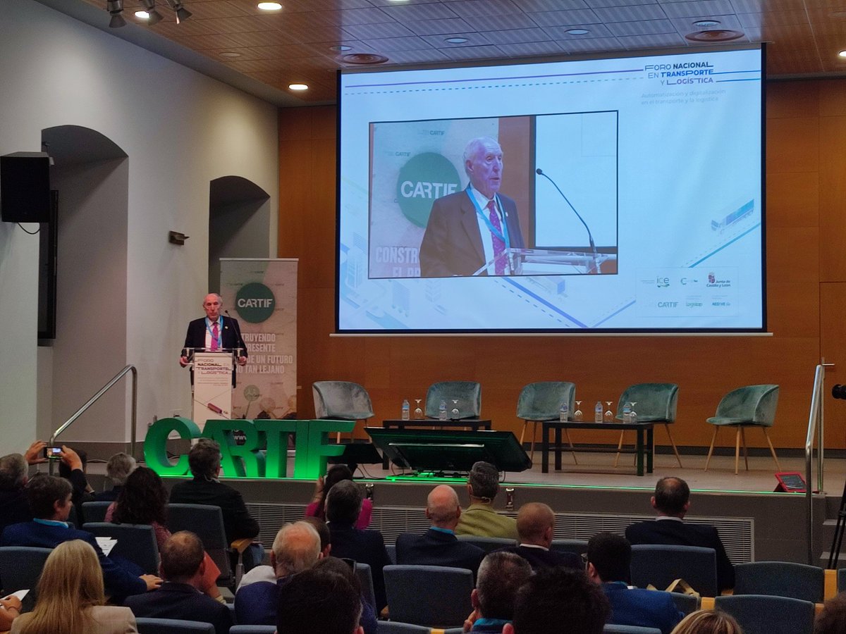 El director general de <a href="/CARTIFCT/">CARTIF</a> José Ramón Perán agradece la participación y colaboracion de los ponentes con los que contamos hoy en el Foro Nacional de #Transporte y #Logística, dentro del programa #CENTRATEC