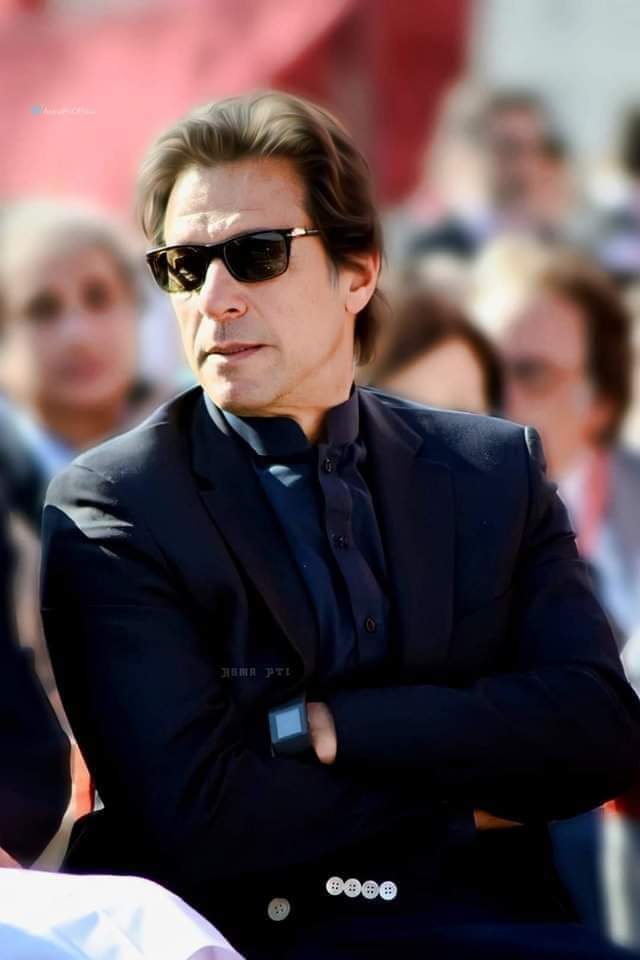 zartajgulwazir's tweet photo. تاریخ میں لکھا جاے گا
کہ ریاست پاکستان عمران خان کی دلیری ،ایمانداری ،خوداری کا بوجھ نہیں اٹھاسکتی تھی
#BehindYouSkipper https://t.co/H9SbfwiYdo