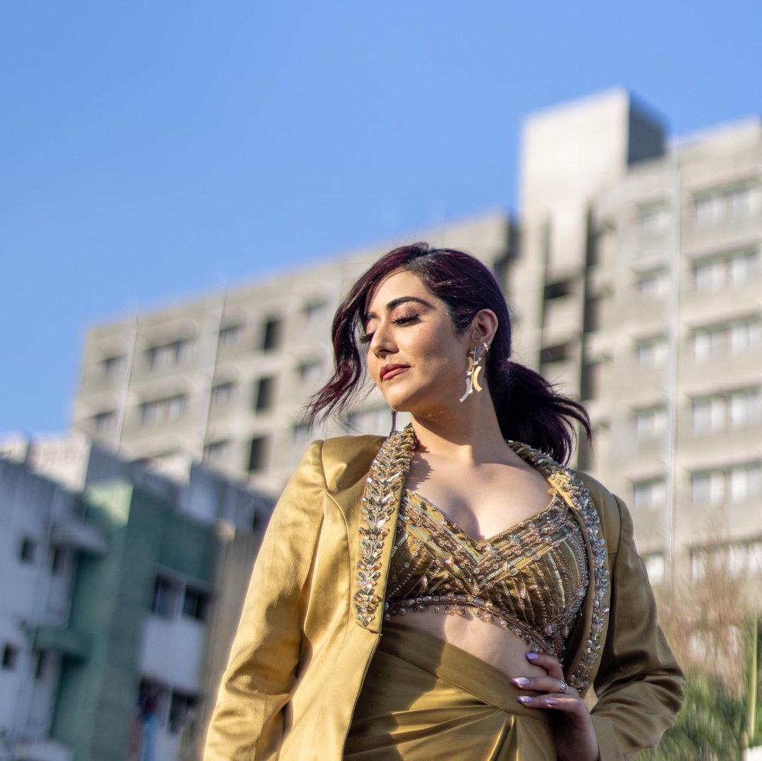 Fvq6FcHakAY-ifE?format=jpg&name=medium