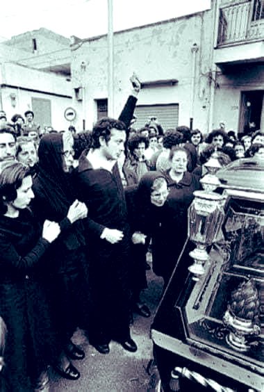 PEPPINO 

Assassinato il 9 maggio 1978. 

<<Giuseppe Impastato, rivoluzionario, militante comunista ucciso dalla mafia democristiana>>.

#PeppinoImpastato