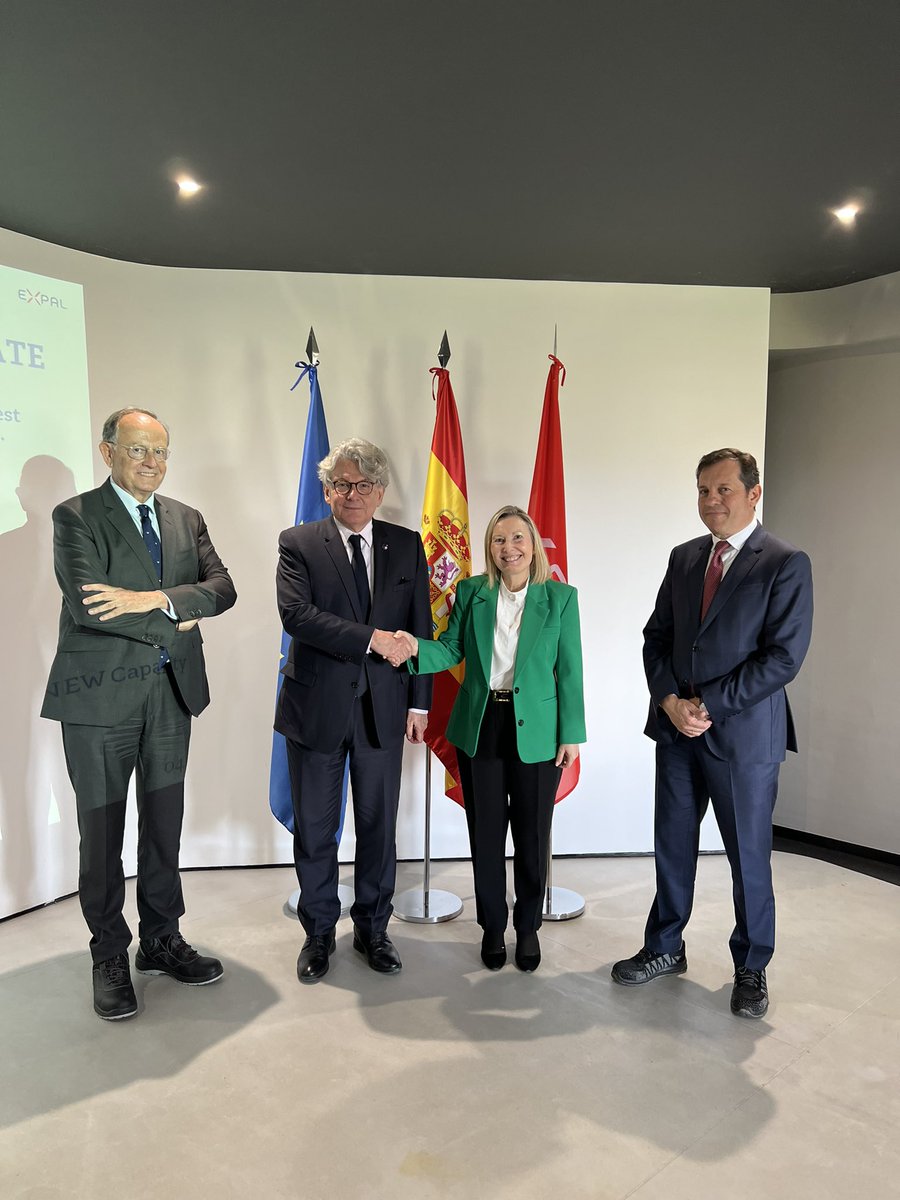 Yesterday morning, we received in our plant in Burgos the visit of #EU Commissioner, Thierry Breton, and Secretary of State for Defense (Spain), Amparo Valcarce. #EXPAL is committed to European Security and will actively support The Act in Support of Ammunition Production – ASAP.