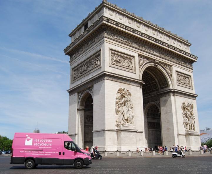 Partez à la rencontre de nos joyeuses équipes de collecte 😍

lesjoyeuxrecycleurs.com/une-joyeuse-eq…