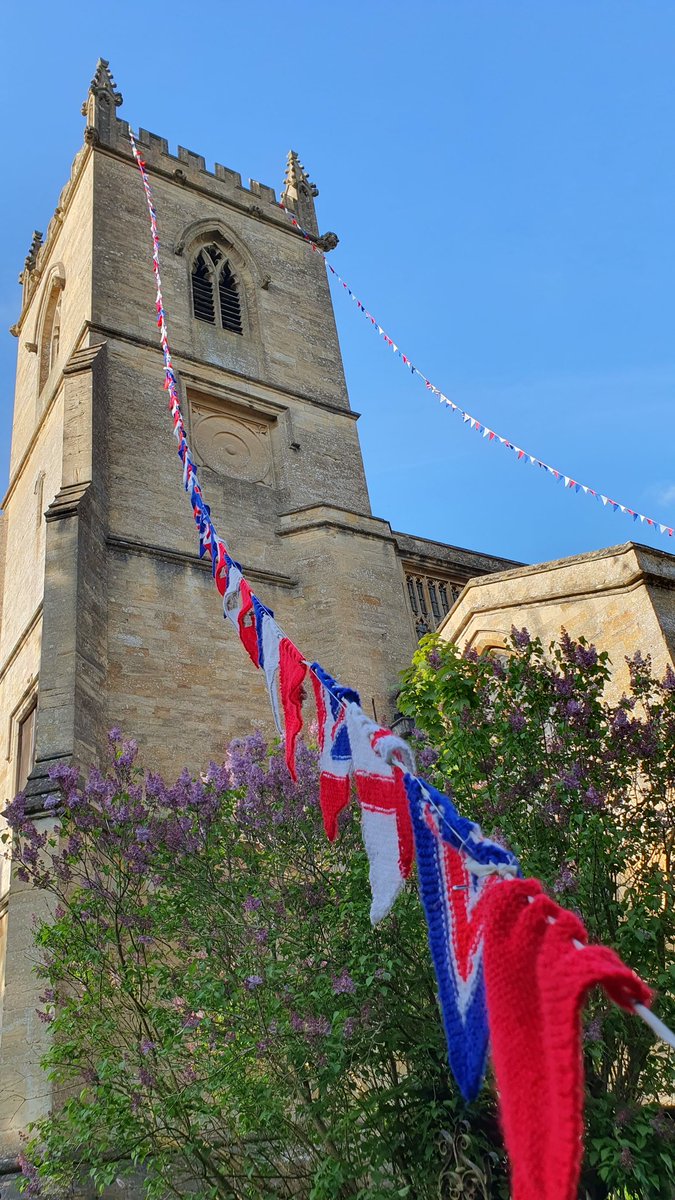 St. Mary's Church, Chipping Norton, beautifully adorned for the #Coronation