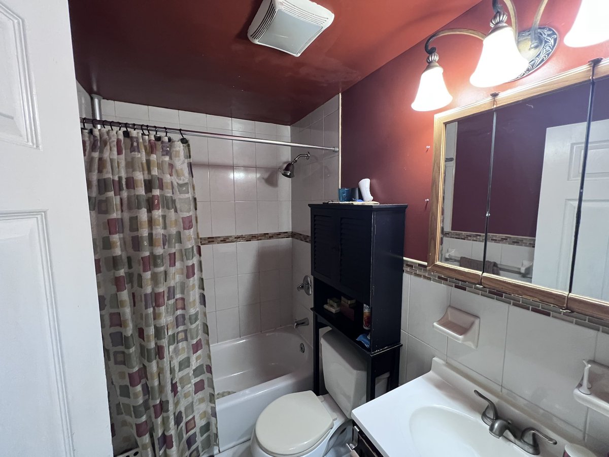 JoeDevito's tweet photo. **Price reduced** stylish 914 sqft., third floor condo in Williamsburg, Brooklyn. located at 256 Bedford Ave.
Just off Metropolitan Ave.
AAA mnear public transit,Apple Store,Whole foods short walk to ferry to Manhattan. Call or text Joe D with BHHS Fillmore R.E. 917-804-5166 https://t.co/JBaoF6gQVt