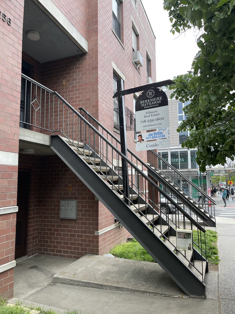 JoeDevito's tweet photo. **Price reduced** stylish 914 sqft., third floor condo in Williamsburg, Brooklyn. located at 256 Bedford Ave.
Just off Metropolitan Ave.
AAA mnear public transit,Apple Store,Whole foods short walk to ferry to Manhattan. Call or text Joe D with BHHS Fillmore R.E. 917-804-5166 https://t.co/JBaoF6gQVt