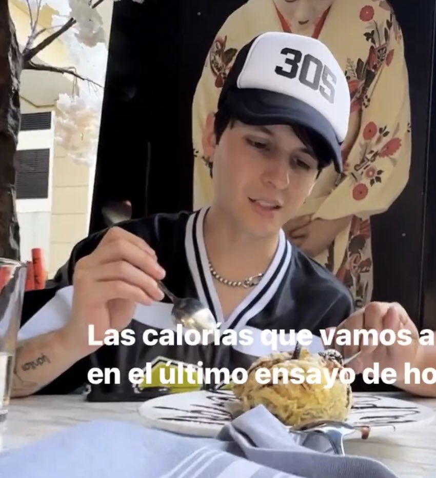 itscaro12_'s tweet photo. Es un tierno xfavor, es yo viendo helado https://t.co/huUoiBEVSr