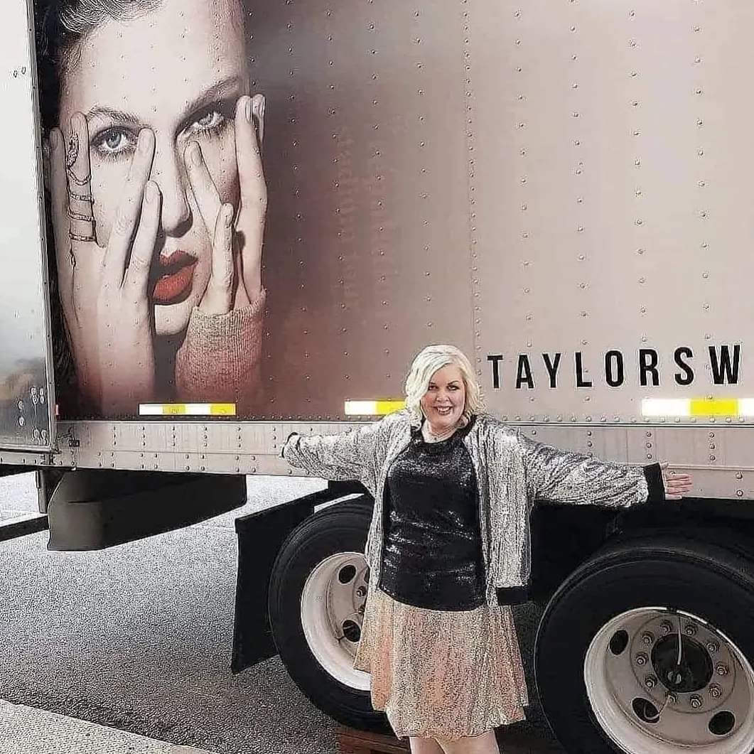 AshleyHLovesTay's tweet photo. 'It's been a long time coming' @taylorswift13, almost 5 years. This is from #repTourStLouis in Sep. 2018. In 2 months, I'll be in Kansas City, MO on 7/08. So ready to 'Shake It Off' on the floor for the 1st time! Love you, Taylor! So proud of you & your music!🫶 @taylornation13 https://t.co/3O3jWeYn9v