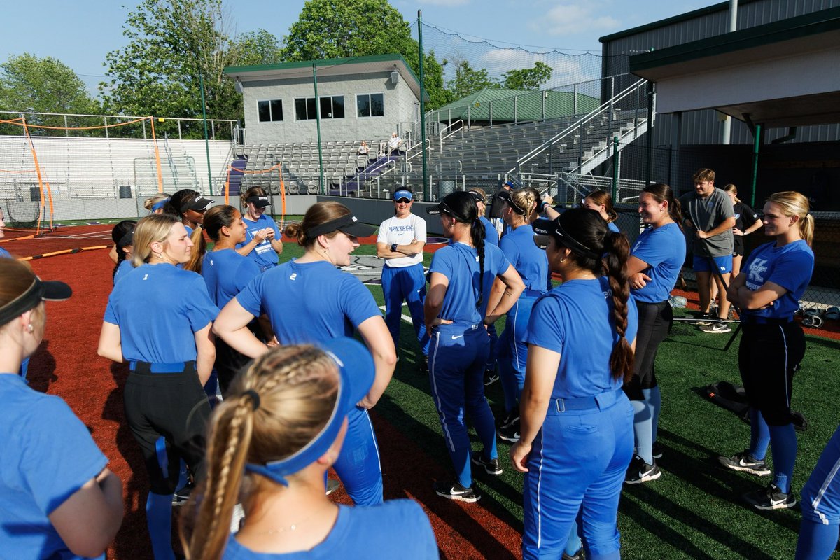 UKsoftball's tweet image. 📍 Fayetteville
