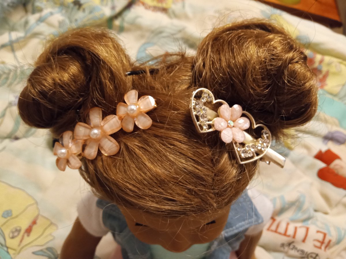yuseifudo21's tweet photo. #leaclark #americangirldoll
I think I'll change the shirt but I put her hair back into buns https://t.co/GP8Tdtum0u