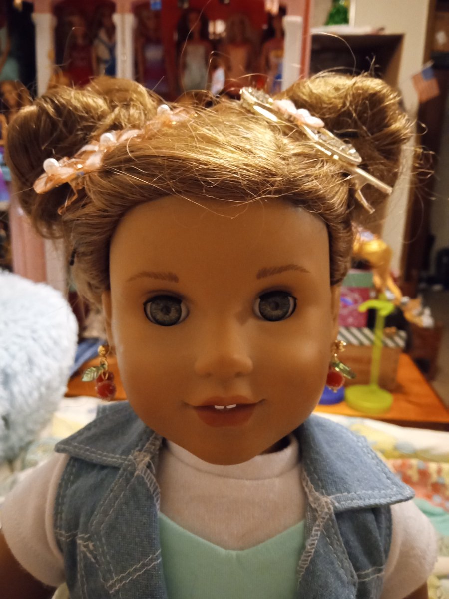 yuseifudo21's tweet photo. #leaclark #americangirldoll
I think I'll change the shirt but I put her hair back into buns https://t.co/GP8Tdtum0u