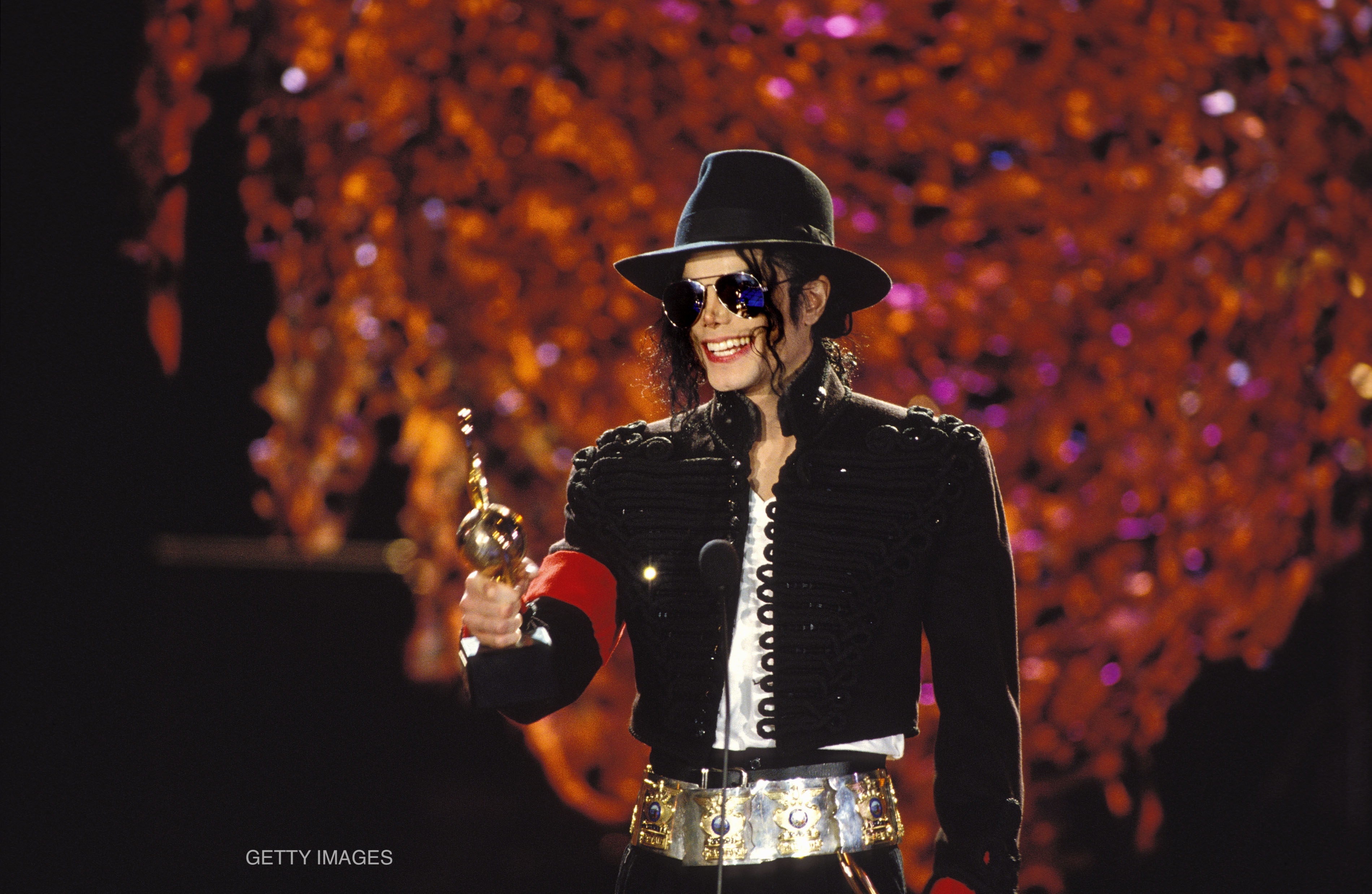 Джексон в монако жив. Michael Jackson 1990 Awards. Michael Jackson Grammy 1984.