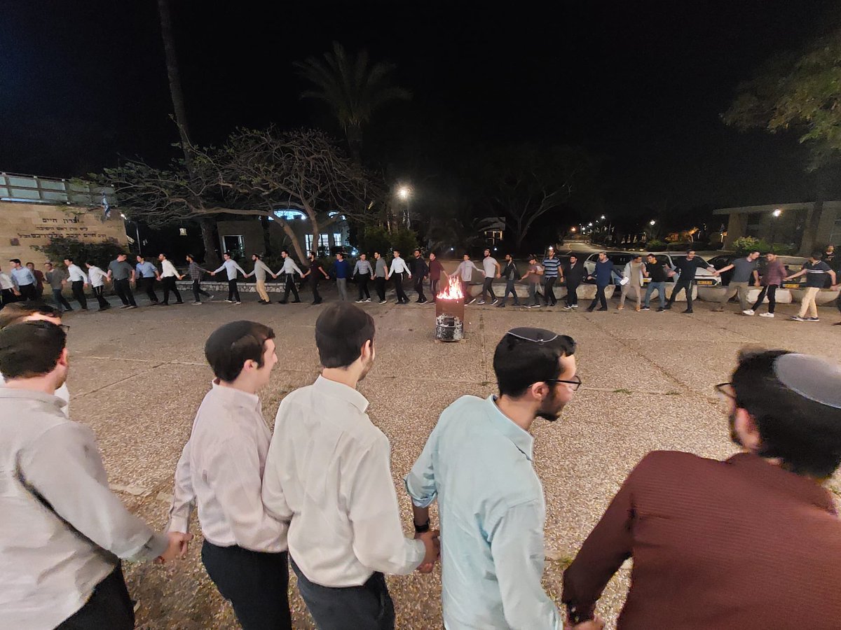 Lag Baomer Hadlakah outside the Beit Midrash!!