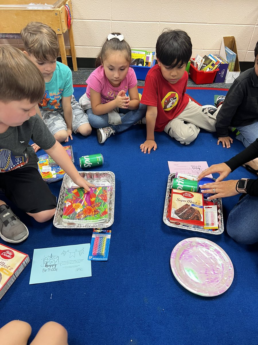 Katie_Ornelas's tweet photo. Today we leveled up, had fun during our phonics block and put together birthday pans for the @KIND_Kuehnle club. We also learned about Octopus and wrote about our learning for O day! @KuehnleKISD
@KleinISD #Kindergartenrocks
@KleinISD_EC
#ABCcountdown
#WBT
#SuperImprovers https://t.co/UO5MPE9jAb