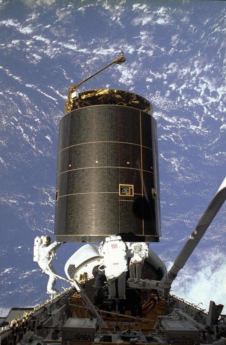 fronteiraespac1's tweet photo. Lançada em 7 de maio de 1992 a sts 49 colocou em obirta o satélite 🛰 INTELSAT VI (F3), em obirta da Terra 🌏 .
A missão durou nove dias com o obirtador pousando em 16 de maio na Califórnia. 
#sts49 
@Brunamarqess 
@AlineAkyno https://t.co/Nuh5qbXxYB