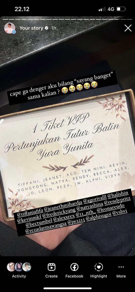 geraldytan_'s tweet photo. Videonya…. Bonus dibeliin tiket konser !

Aku mau pamerin temen-temenku ke semua orang pokoknya… orang-orang baik, asik, keren, perhatian, dan listnya goes on and on and on and on !!! https://t.co/VCuesqZquW