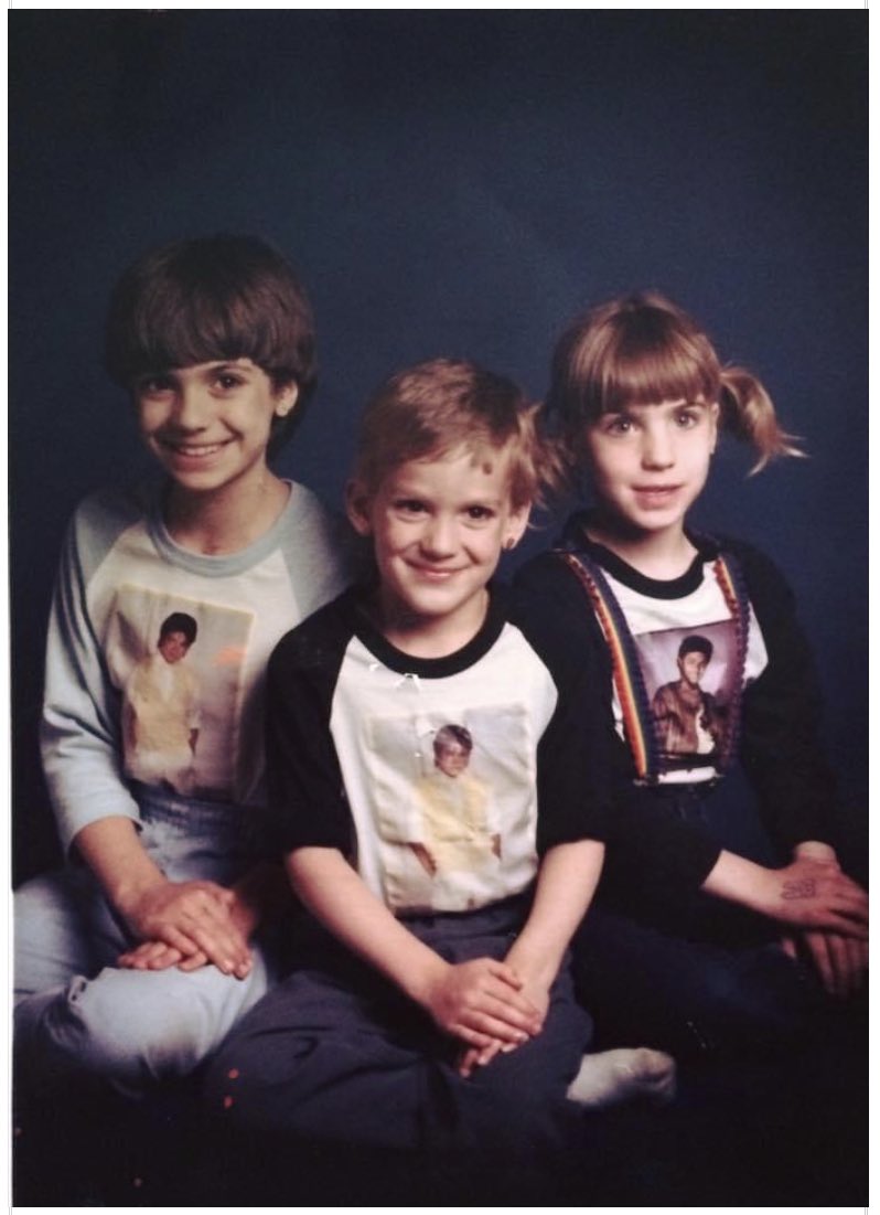 SAHoganCooke's tweet photo. @LouisatheLast We got  Michael Jackson shirts and had photos taken at Sears https://t.co/J1KxNhWnaZ