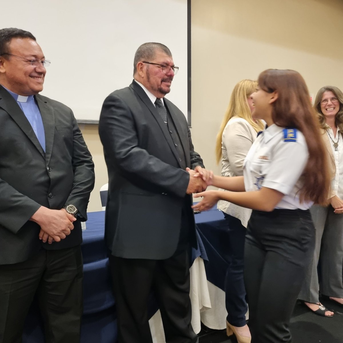 AMP El Salvador tweet media