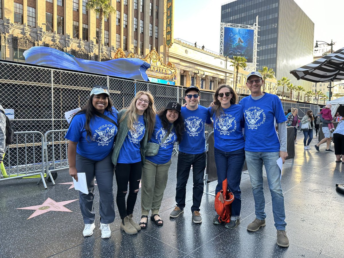 Leafleted The Little Mermaid premiere with these fine folks to let people in sparkly outfits know writers deserve a fair deal @wgangelinab @LizAlps @t_ruggeri @IAMSadeSellers @chloedurkin