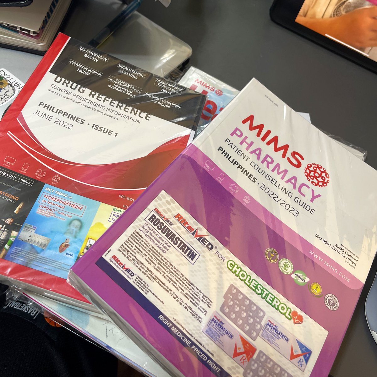 pharma_cutie14's tweet image. Dumating na mims drug ref and px counselling guide ko 🥹