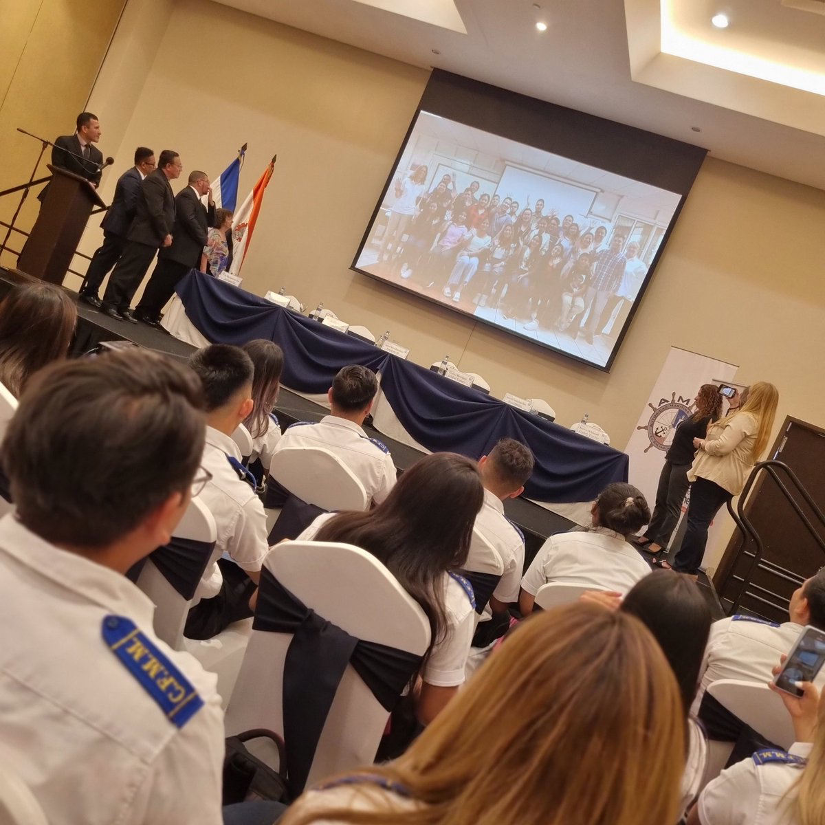 AMP El Salvador tweet media