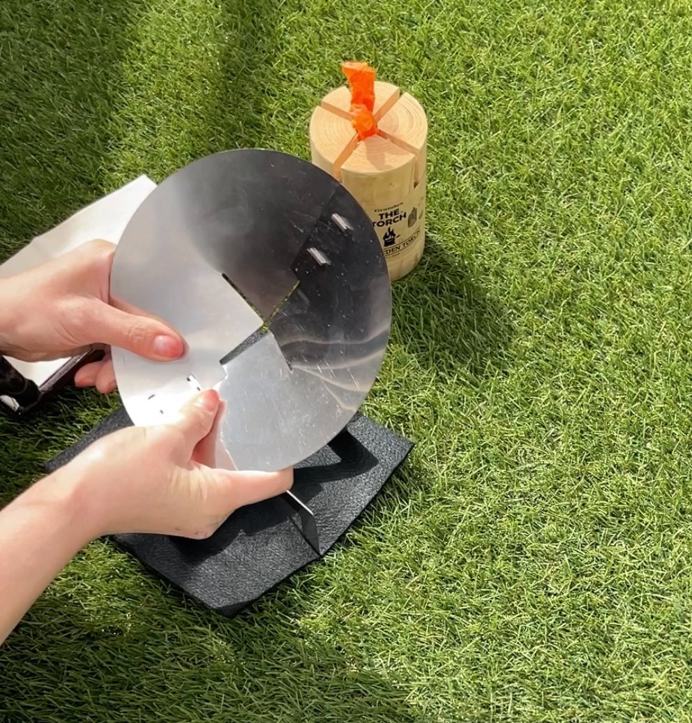 Grandex_SHOP's tweet photo. なぜか焚き火台がトレンドなので・・
Grandexの焚火台はスウェーデントーチが乗っかるサイズ感の軽量ミニ使用！
レギュラーサイズは約420g、ミニサイズは約135gで組み立ても楽ちんです🌲
小さい収納用サコッシュやポーチもついてきます🏕️
軽量派のソロキャンパーにもおすすめです☺️#焚き火台 #キャンプ https://t.co/PzRsJuMG6l