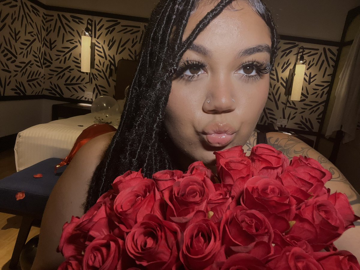 n1mar1e's tweet photo. what he won’t do, I will 🥰 I love me so bad 😋
I don’t even post on twitter .. but yea https://t.co/DWXoxJWp6r