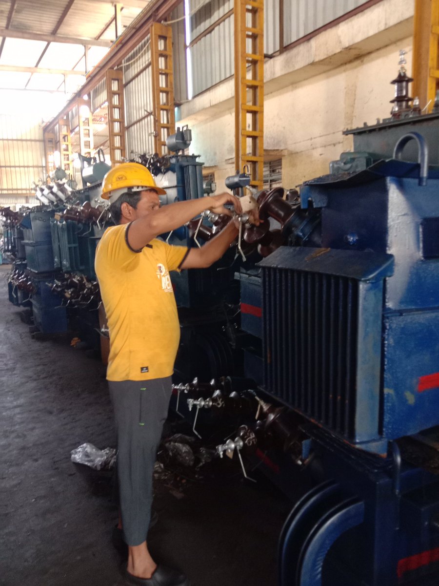 Pradeep76561321's tweet photo. Today repairing work is going on at hathras workshop to provide better services @dvvnlhathras @dvvnlhq @e_aligarh @MDDVVNL @DvvnlWorkshop https://t.co/PVEY6tnCPE