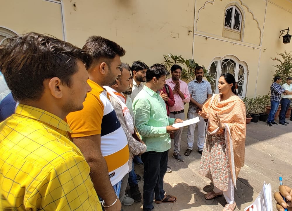 Electrical2024's tweet photo. राजमाता  @KumariDiya जी,
हम RRB CEN/2018 #Technician #JEE  स्टैंडबाई मेडिकल फिट उम्मीदवारो से आपने वादा किया था,आप रेलमंत्री
जी से बिषय में बात करे, मा. 3 वर्ष से नियुक्ति के सपने देख रहे है, आपसे 🙏 निवेदन है हमारी मदद करे|
सभी मेडिकल फिट STANDBY को नियुक्ति के मिले| https://t.co/sDeIo0kvnf