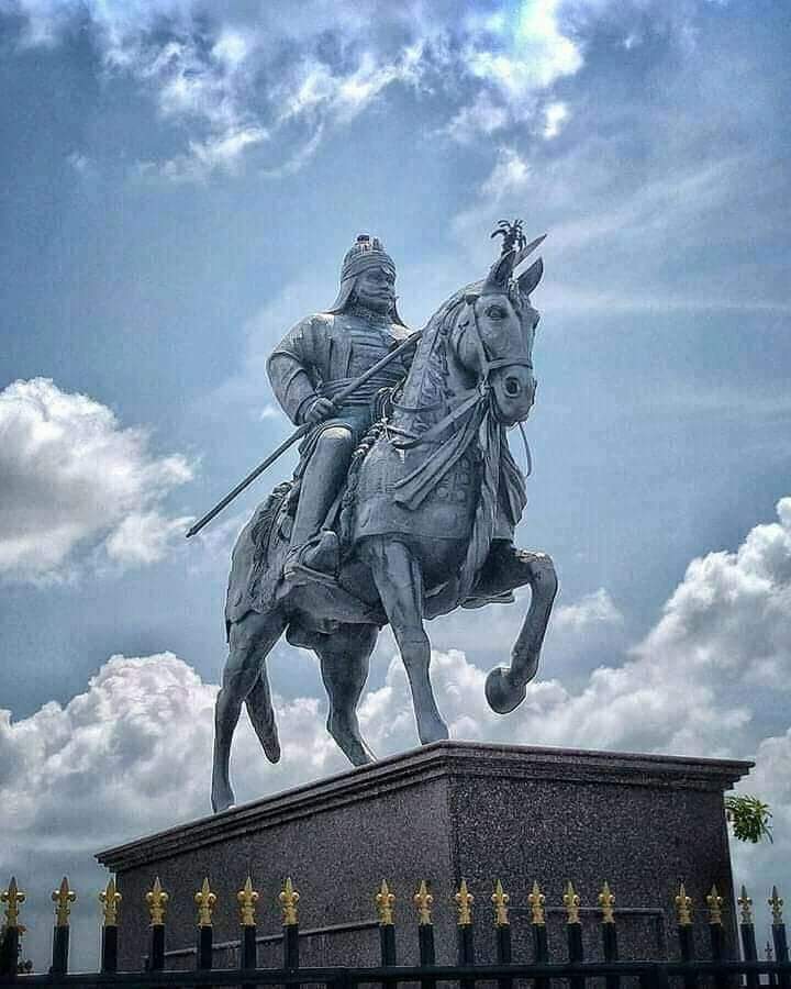 SfiSuraj's tweet photo. त्याग, बलिदान, अदम्य साहस और स्वाभिमान के प्रतीक मेवाड़ के महान योद्धा वीर शिरोमणि महाराणा प्रताप सिंह जी की जयंती पर उन्हें श्रद्धापूर्वक नमन।
#MaharanaPratapJayanti2023 
#महाराणा_प्रताप https://t.co/LHzjGiuG9g