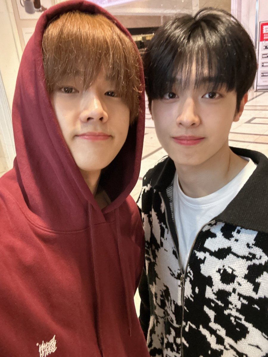 XH_official's tweet photo. 심야 데이트

#정수 #가온 #Jungsu #Gaon https://t.co/0xp2NsR9Fr