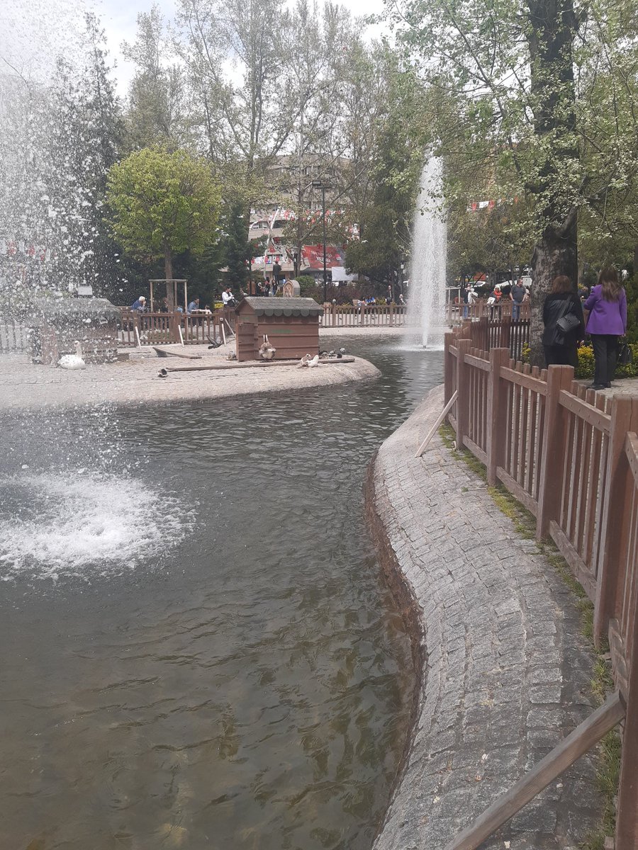 “Kendinize zaman ayırın;
Bir şarkılık,
Bir şiirlik,
Bir çay içimlik.
Hayatı ciddiye alın,
Bir tebessümlük...”demiş  
Alıntı 
Bir tebessüm kocaman bir mutluluktur. GÜNAYDIN;  BİZİMKİLER 
#OylarTazminata