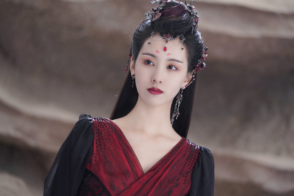 YoukuOfficial's tweet photo. #TillTheEndOfTheMoon Mo Nv, the best sister! #ChenDuling

#长月烬明 姐圈天花板妺女 #陈都灵

📺Watch【Till The End of The Moon】on YOUKU APP👉 https://t.co/PAz4wRGFxm

#YOUKU #优酷 https://t.co/vy5LntH9LK