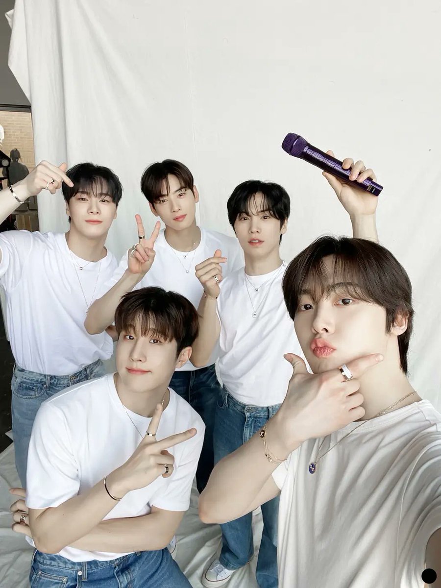 Arc! "And we spent more time together then we did with our families. So, we know even trival things about each other. And we know each other's concerns and thoughts in general. We are real brothers."                                               ~Moon Bin (문빈)